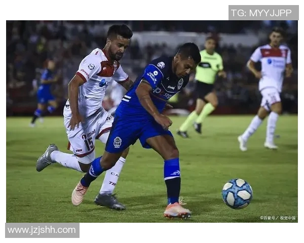 图库曼竞技迎战班菲尔德争夺联赛关键三分的激烈对决